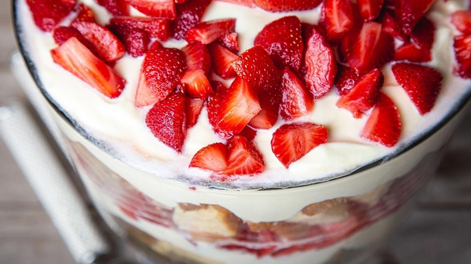 Yaza �zel kolay tatl�: Trifle tarifi! �erbetli tatl�lar� unutturacak