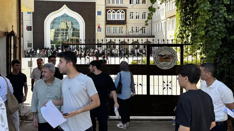 YKS maratonunda ikinci gün! AYT oturumu başladı