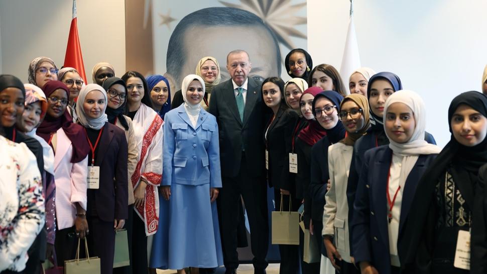 Başkan Erdoğan, "Genç Müslüman Kadınlar Liderlik Programı" katılımcılarını kabul etti
