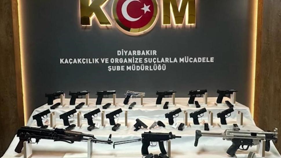 Diyarbakır'da ruhsatsız silah operasyonu: Çok sayıda ele geçirildi