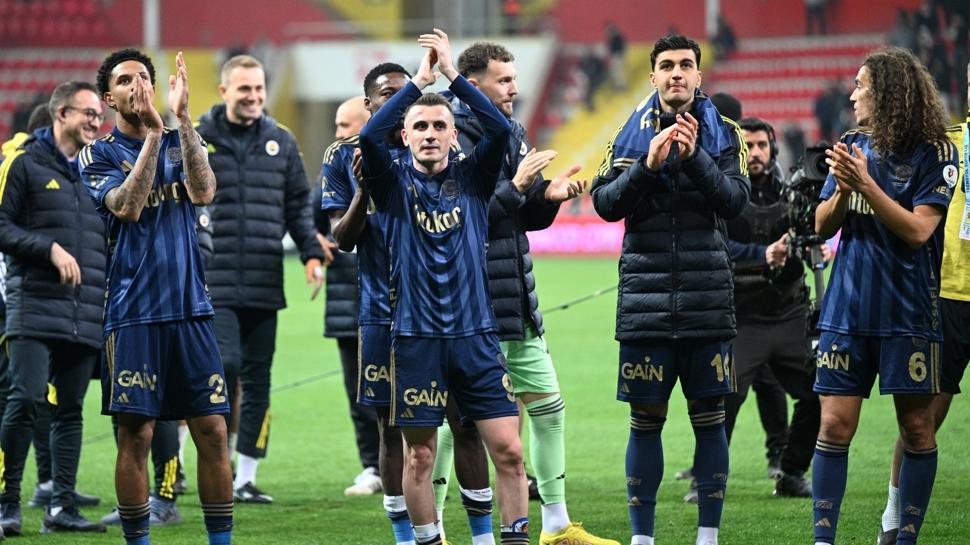 Fenerbahçe'de 2 ayrılık! Yönetim kararını verdi