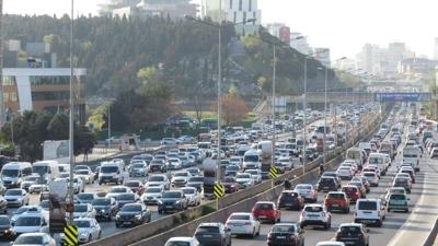 �stanbul'da haftan�n ilk i� g�n�nde trafik yo�unlu�u