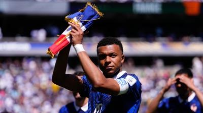 Kylian Mbappe: Messi benim �n�mde, gol atmaya devam etmeliyim