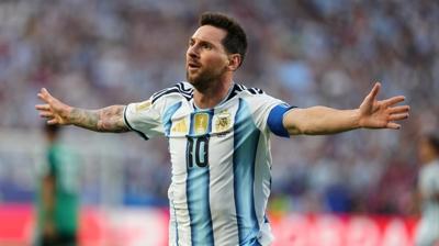 Lionel Messi tarihe ge�ti! Miroslav Klose'yi sollad�