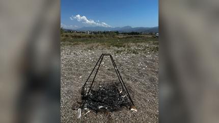 Antalya'da skandal olay! Koruma alt�ndaki yuvalar� mangal alan�na �evirdiler