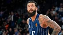 Anadolu Efes'te Vincent Poirier ile yollar ayr�ld�