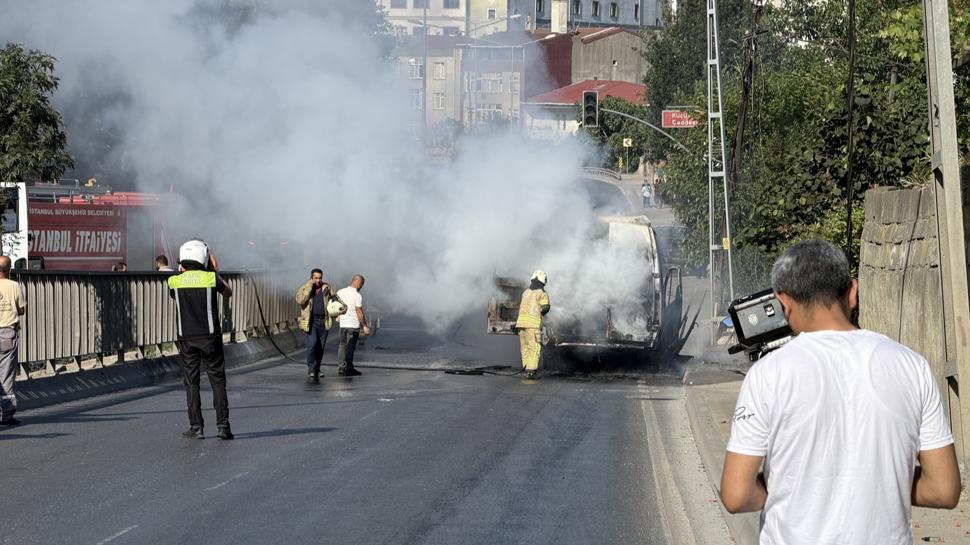 Ümraniye'de korkunç olay: Seyir halindeyken alev alev yandı