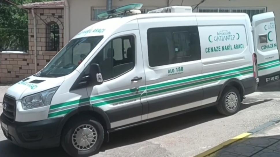 Gömleği ağaca takılınca dengesi şaştı! Kullandığı traktörün altında hayatını kaybetti