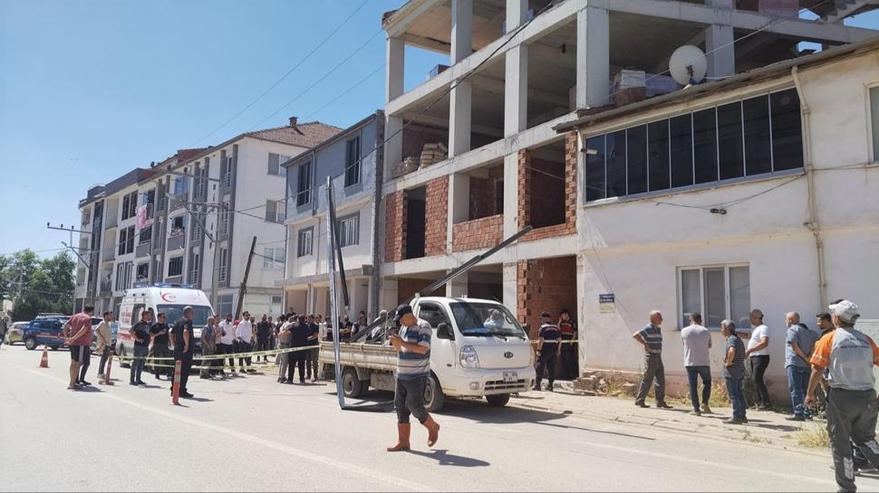 Halat koptu, elektrik akımına kapıldı! 12 metreden düşen işçiden acı haber