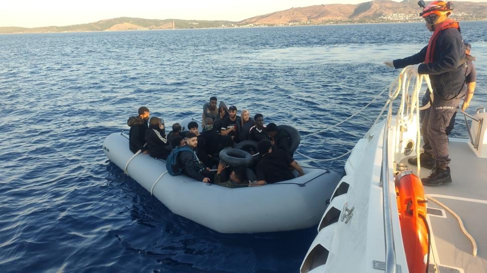 İzmir açıklarında kaçış planı! 4'ü çocuk 65 düzensiz göçmen yakalandı