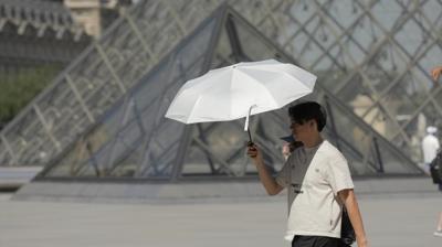 A��r� s�caklar Paris'i vurdu: D�nyaca �nl� m�ze erken kapanacak