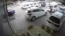 Adana'da kaskl� sald�rgan deh�et sa�t�: 10 ara� kur�unland�