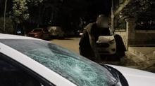 Park yeri kavgas� de�il, resmen ter�r! Kom�usunun milyonluk arac�n� par�alad�