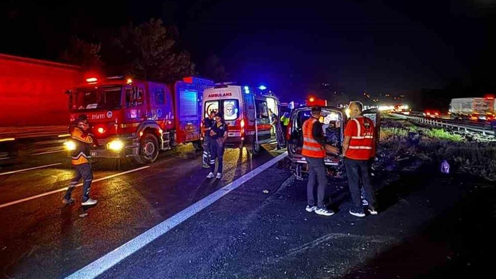 Anadolu Otoyolu'nda feci kaza: Ölü ve yaralılar var