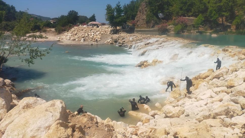 Antalya'da çayda kaybolan genç aranıyor