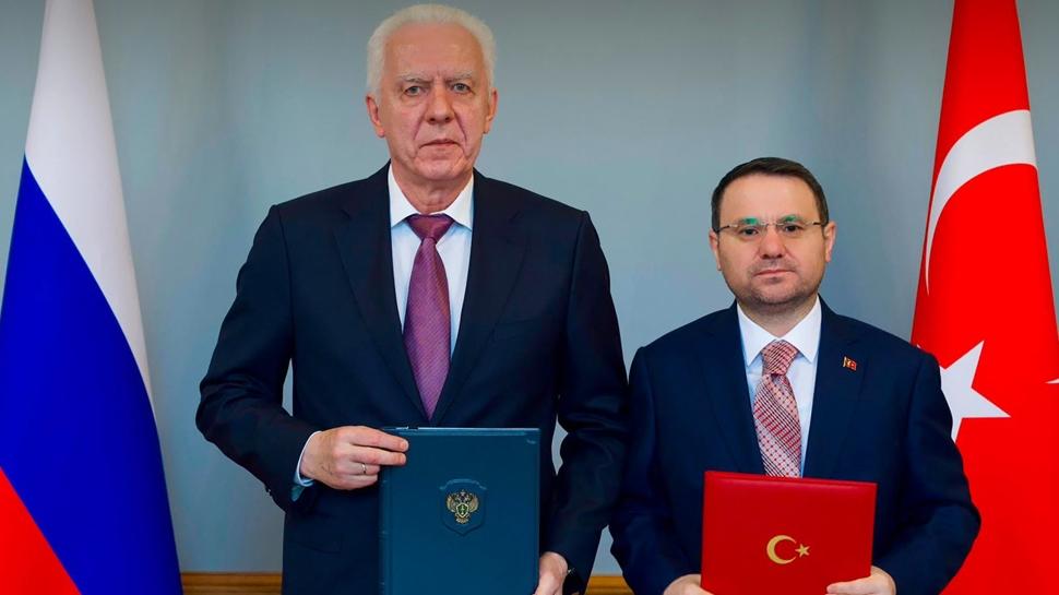 Bakan Gürlek duyurdu! Türkiye ile Rusya imzayı attı