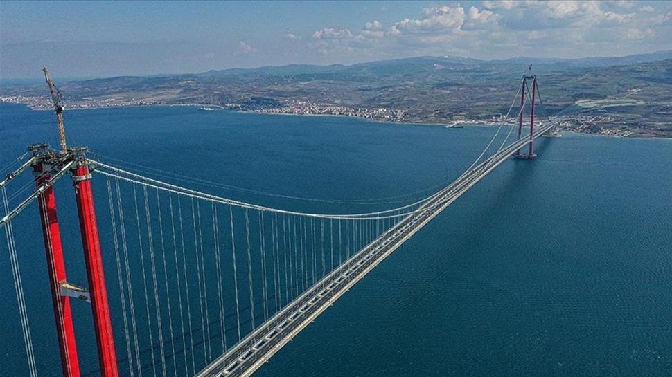 Çanakkale Boğazı'nda arızalanıp sürüklenen tekne kurtarıldı