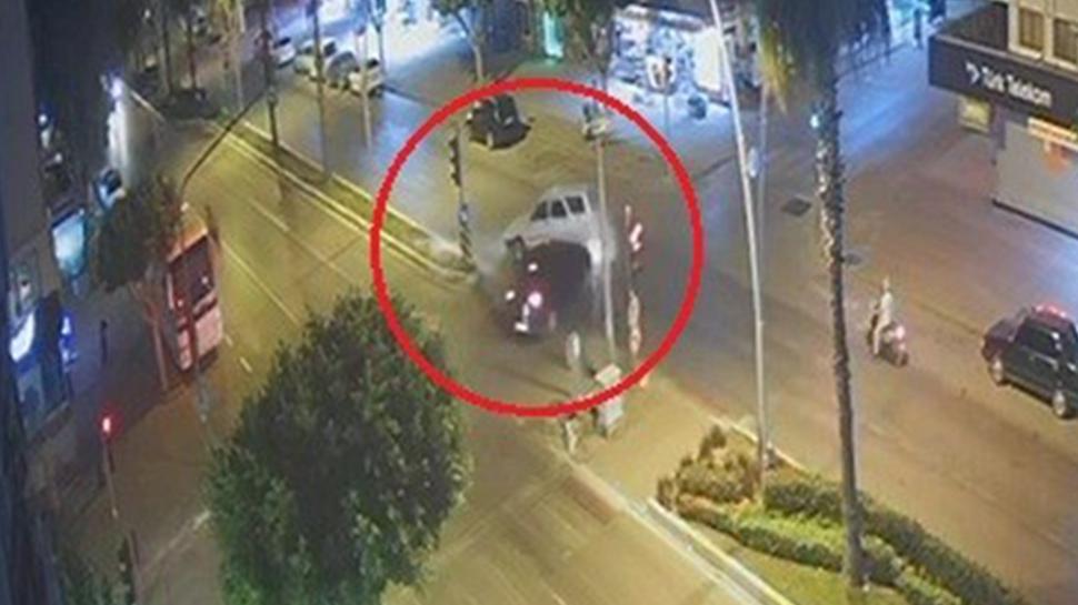 Ehliyetsiz sürücü trafiği birbirine kattı: Kırmızı ışık ihlali pahalıya patladı