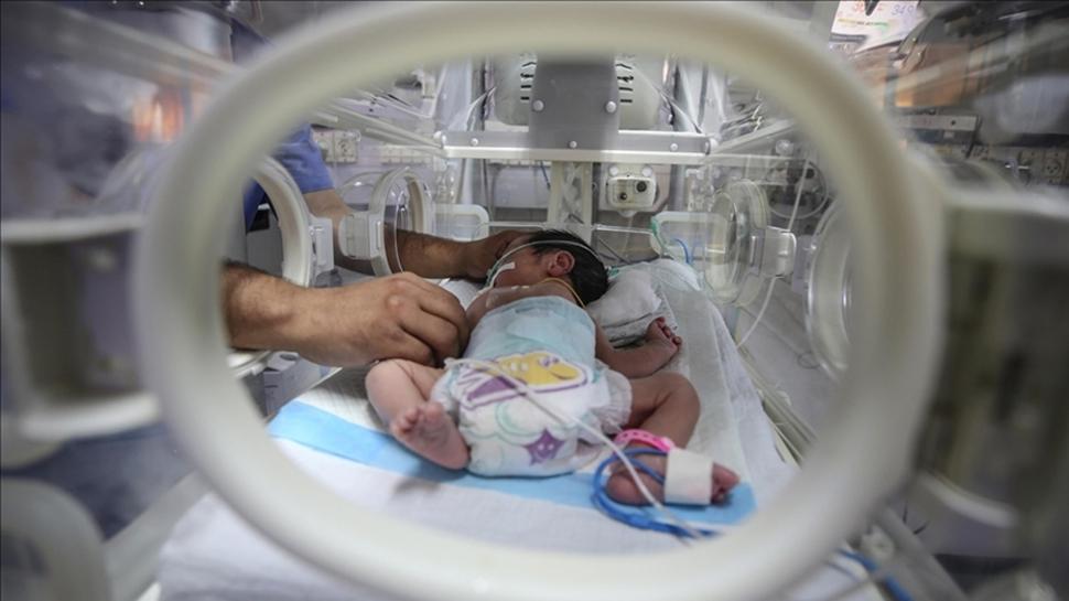 İngiltere'de "doğum skandalı": 500'den fazla anne ve bebek hayatını kaybetti