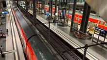 Almanya'da 2 saatlik kriz! Tren seferleri normale d�nd�