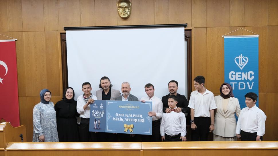 TDV'nin  V�k�f �nsan Yar��mas� nda iyilik odakl� projeler �d�llendirildi