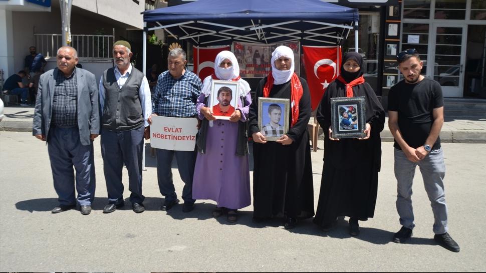 Terörün ayırdığı aileler yeniden bir arada: Muş'ta evlat nöbeti devam ediyor