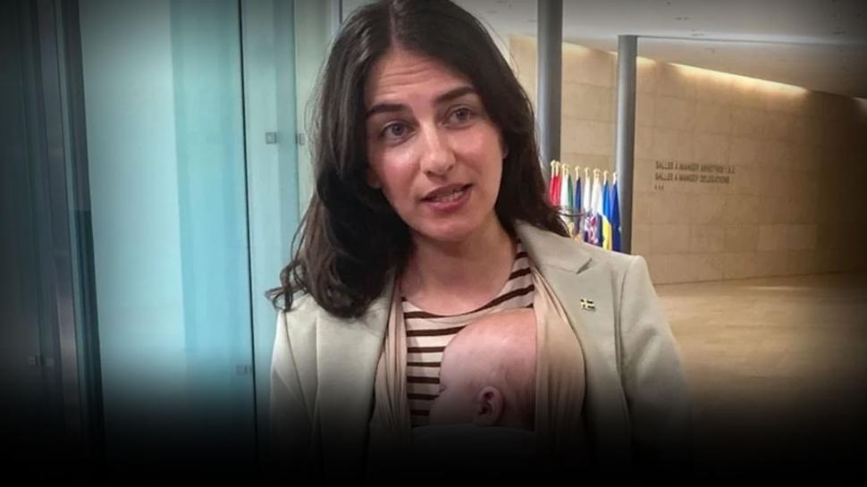 AB zirvesinde tarihi "emzikli" devrim: Masaya yumruğunu değil, 3 aylık bebeğini koydu