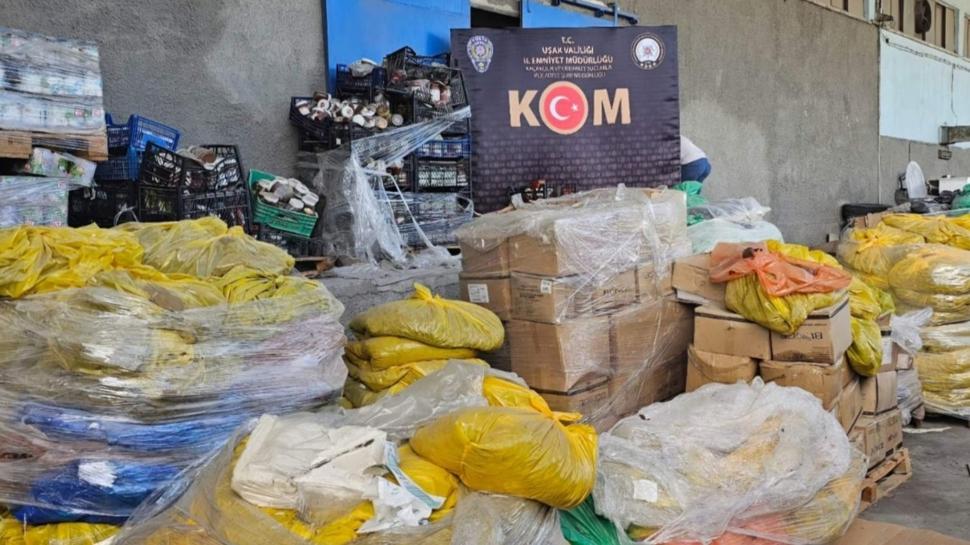 Çikolata deposuna baskın! 29 ton çikolata ele geçirildi