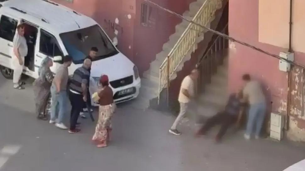 Ev sahibini boğazından bıçakladı! İstanbul'da kiracı vahşeti saniye saniye görüntülendi
