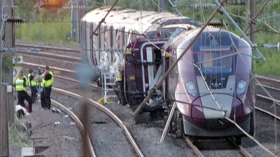 İngiltere'de feci kaza: Tren otomobile çarptı, 1 ölü, 1 ağır yaralı