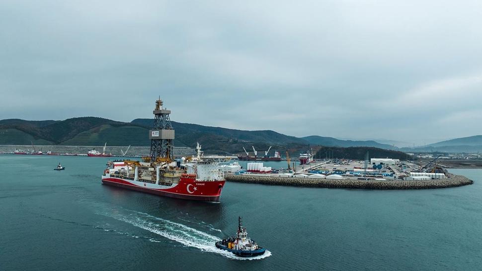 Karadeniz'de tarihi gün! Türkiye'nin dev platformu sahaya iniyor