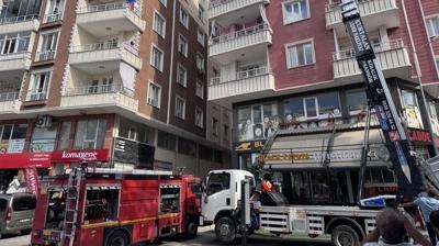 Apartman dairesinde yang�n pani�i: 3 ki�i hastaneye kald�r�ld�