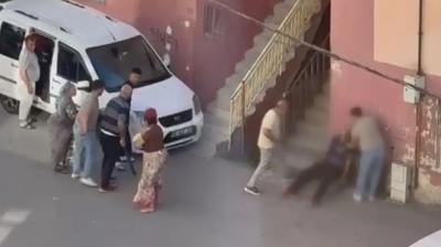 Ev sahibini bo�az�ndan b��aklad�! �stanbul'da kirac� vah�eti saniye saniye g�r�nt�lendi