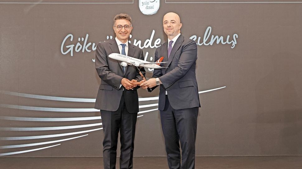 Uçak parçasından özel kredi kartı