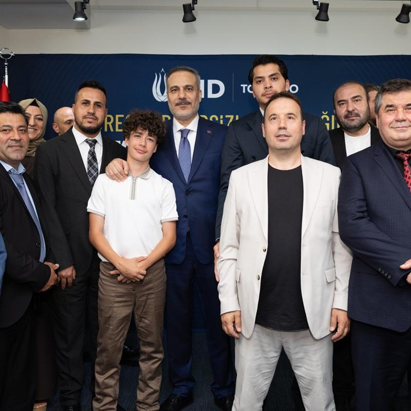 Bakan Fidan'dan Kanada'da temaslar: T�rk i� insanlar�yla bir araya geldi