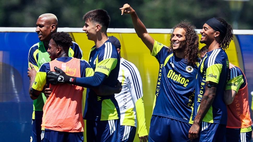 Fenerbahçe'de yeni sezon mesaisi devam ediyor