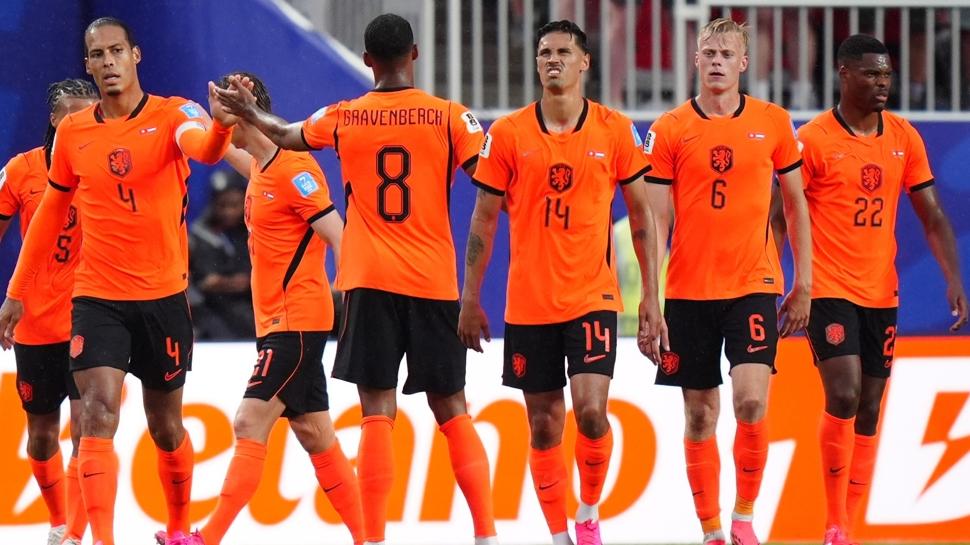 Hollanda gruptan lider çıktı