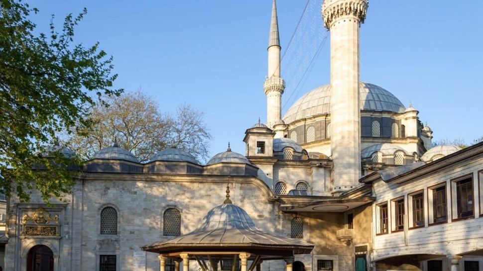İstanbul'un manevi kalbi: Eyüp Sultan Camii asırlardır ziyaretçilerini ağırlıyor