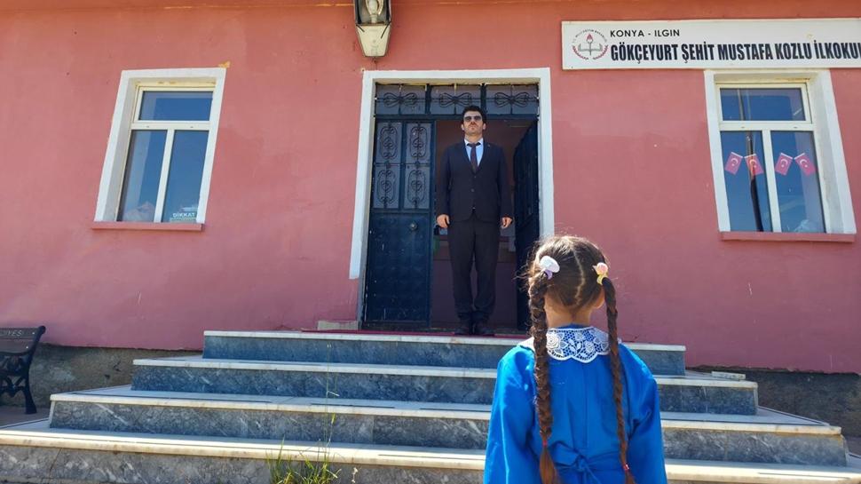 Konya'da tek öğrencili okulun tek karnesi verildi! Minik İlayda'nın sevinci yürekleri ısıttı