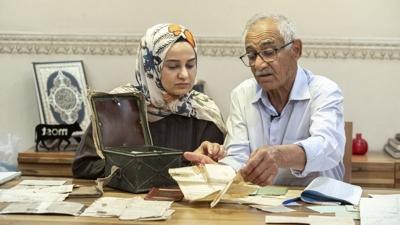 Irakl� m�hendis, Osmanl� belgelerinden olu�an ar�ivlerinin �zerine titriyor