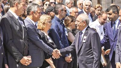 Mutlak butlan sonras� ilk temas! K�l��daro�lu ve �zel ayn� karede
