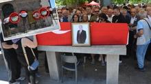 CHP'de �elenk sava��! Bir cenaze, tek parti, 2 genel ba�kan