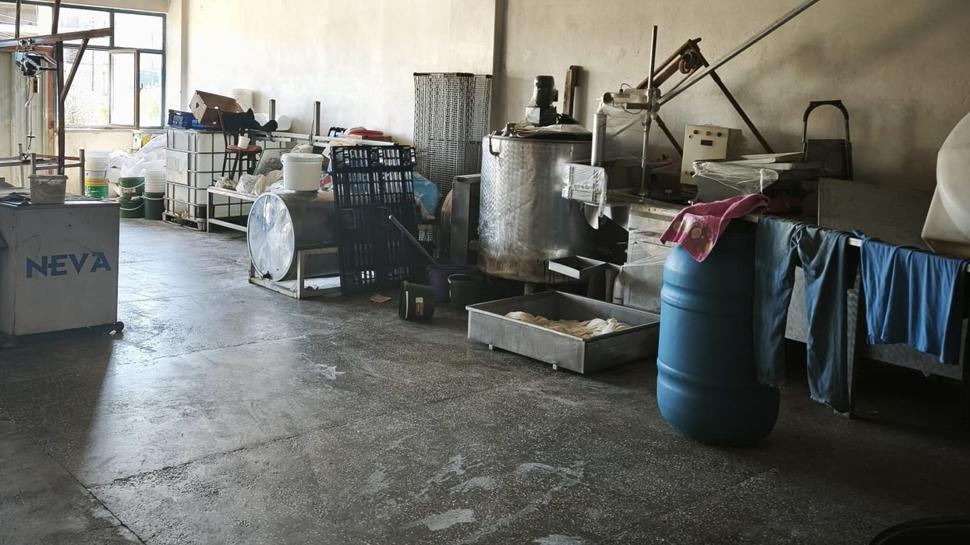 Vatandaşın sağlığıyla oynayacaklardı... Ankara'da 9 ton bozuk süt ele geçirildi