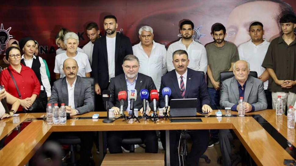 370 kişi partisinden istifa edip AK Parti'ye katıldı