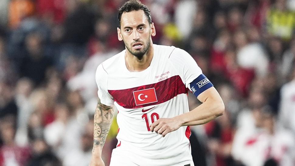 Hakan Çalhanoğlu'ndan duygusal mesaj! "Hakkınızı helal edin"