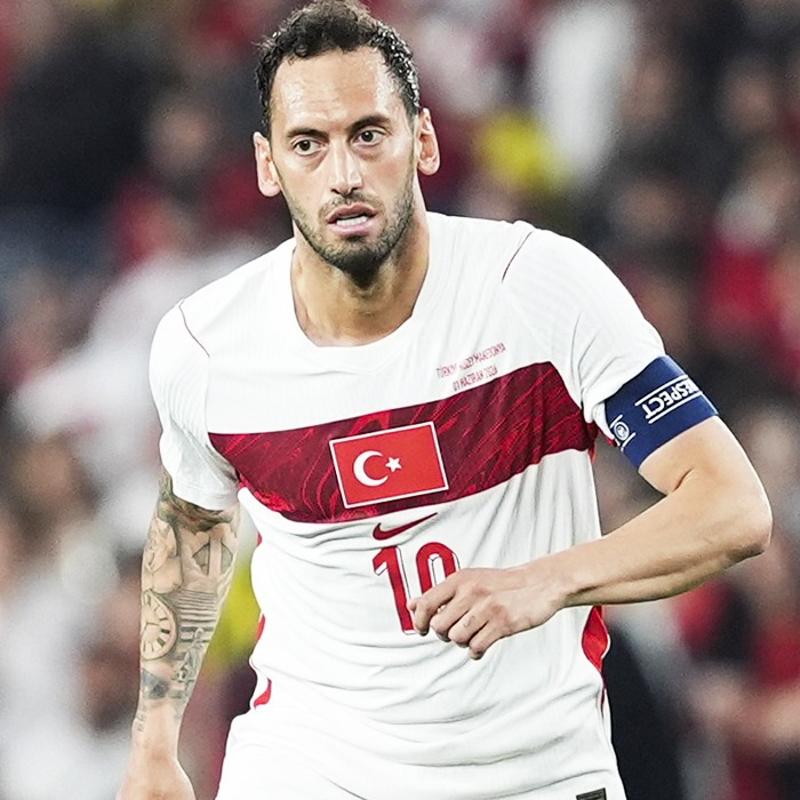 Hakan �alhano�lu'ndan duygusal mesaj! 'Hakk�n�z� helal edin'