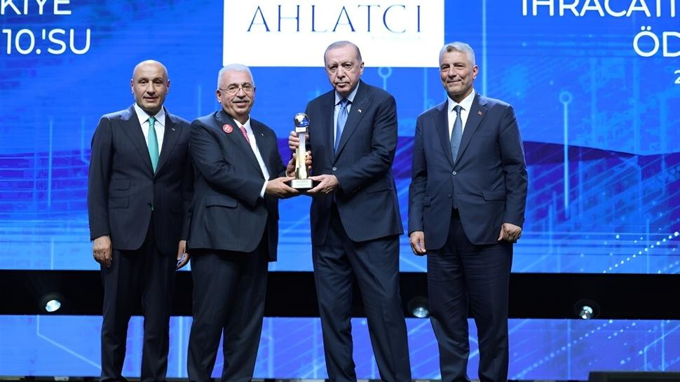 Kuyumculuk sektörü ihracat şampiyonu Ahlatcı, ödülünü Başkan Erdoğan'ın elinden aldı