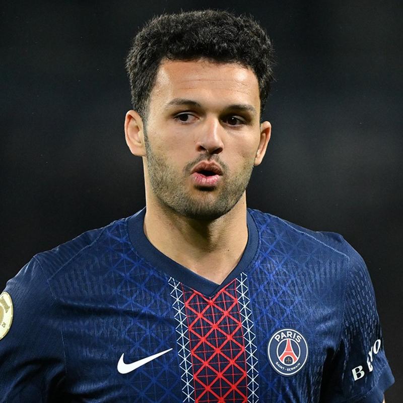 Milan g�z�n� Gon�alo Rasmos'a dikti!