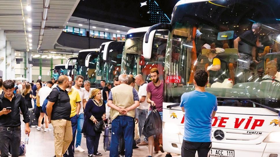 Okullar kapandı otobüsler doldu
