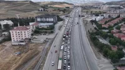 5 ki�inin yaraland��� kaza trafi�i durma noktas�na getirdi
